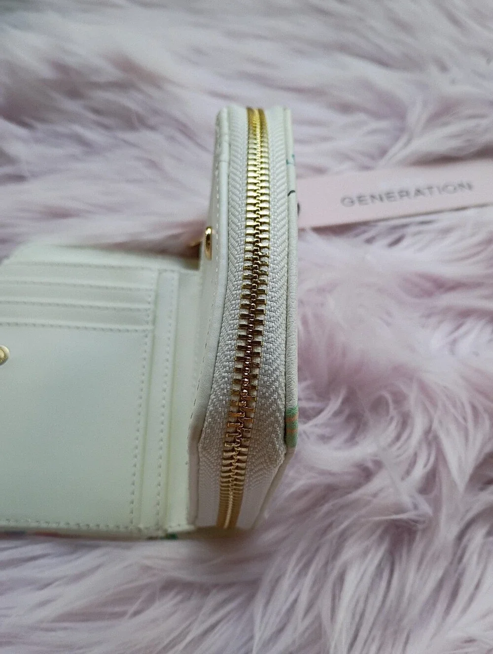 NEW BCBGeneration White Summer Beach Themed Wallet
